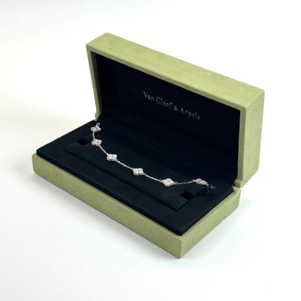 c2026021182-van-cleef-arpels-vca-6-motif-diamond-sweet-alhambra-bracelet-2 Van Cleef & Arpels (VCA) | 6 Motif Diamond Sweet Alhambra Bracelet